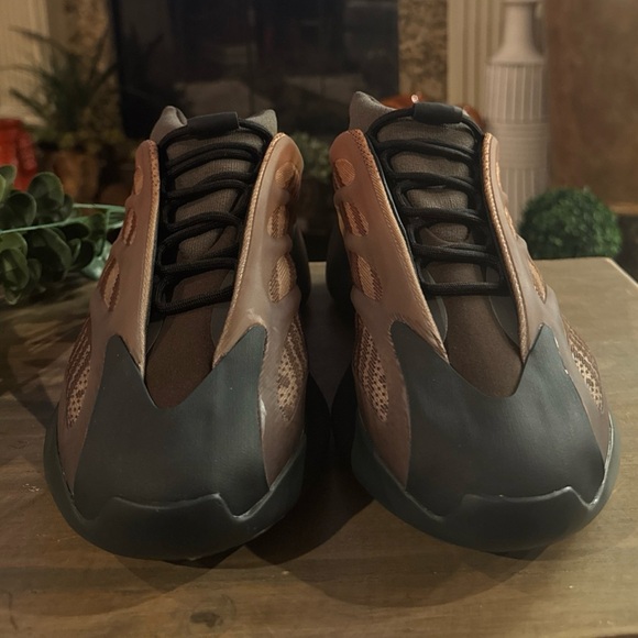 Size 9.5- adidas Yeezy 700 V3 Copper Fade.